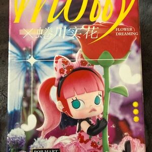 2022 Molly Flower Dreaming series. “ sunflower shower”